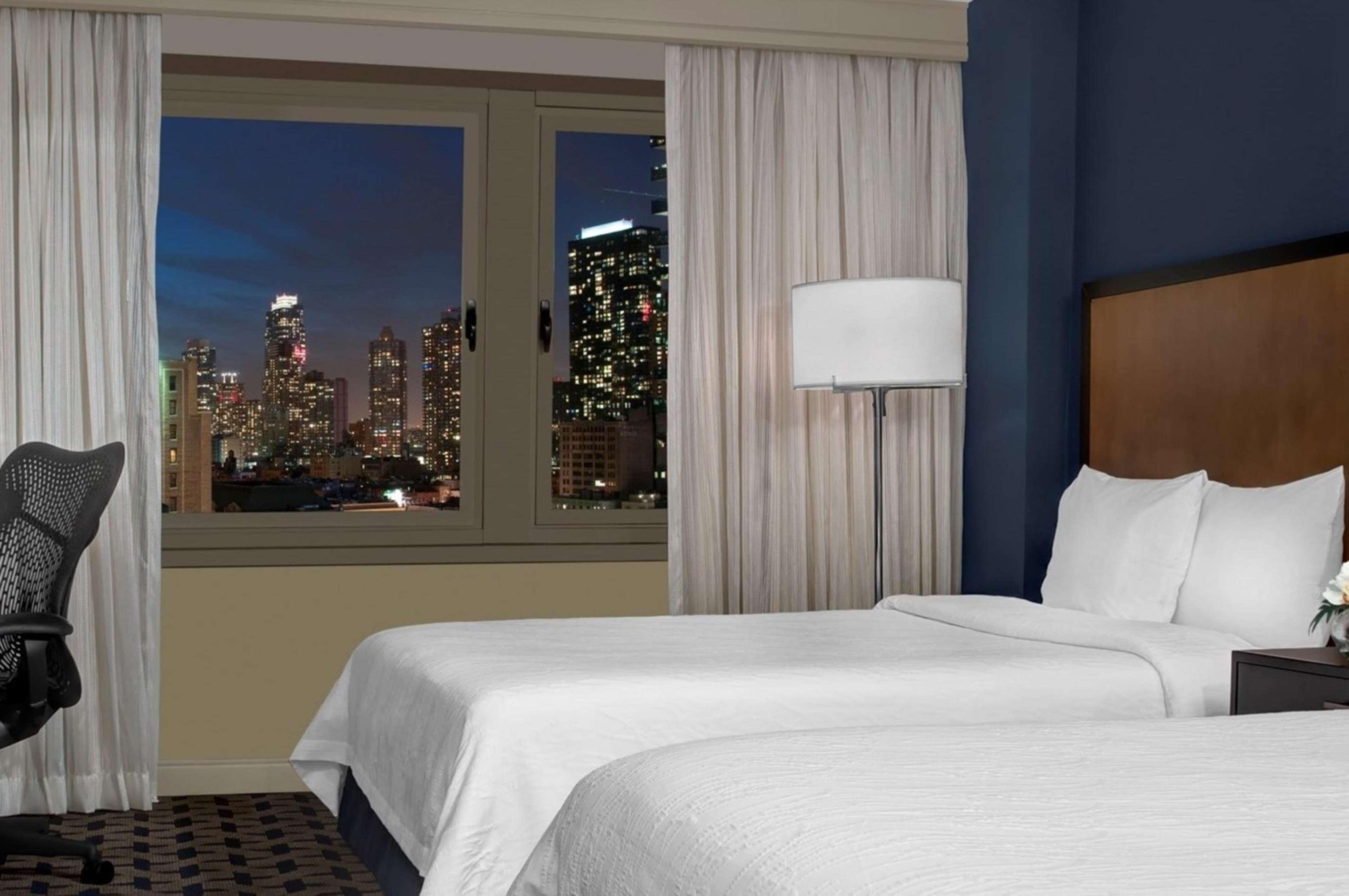 Hotel Kimpton Theta New York - Times Square By Ihg Exteriér fotografie A guest room at the Hilton New York