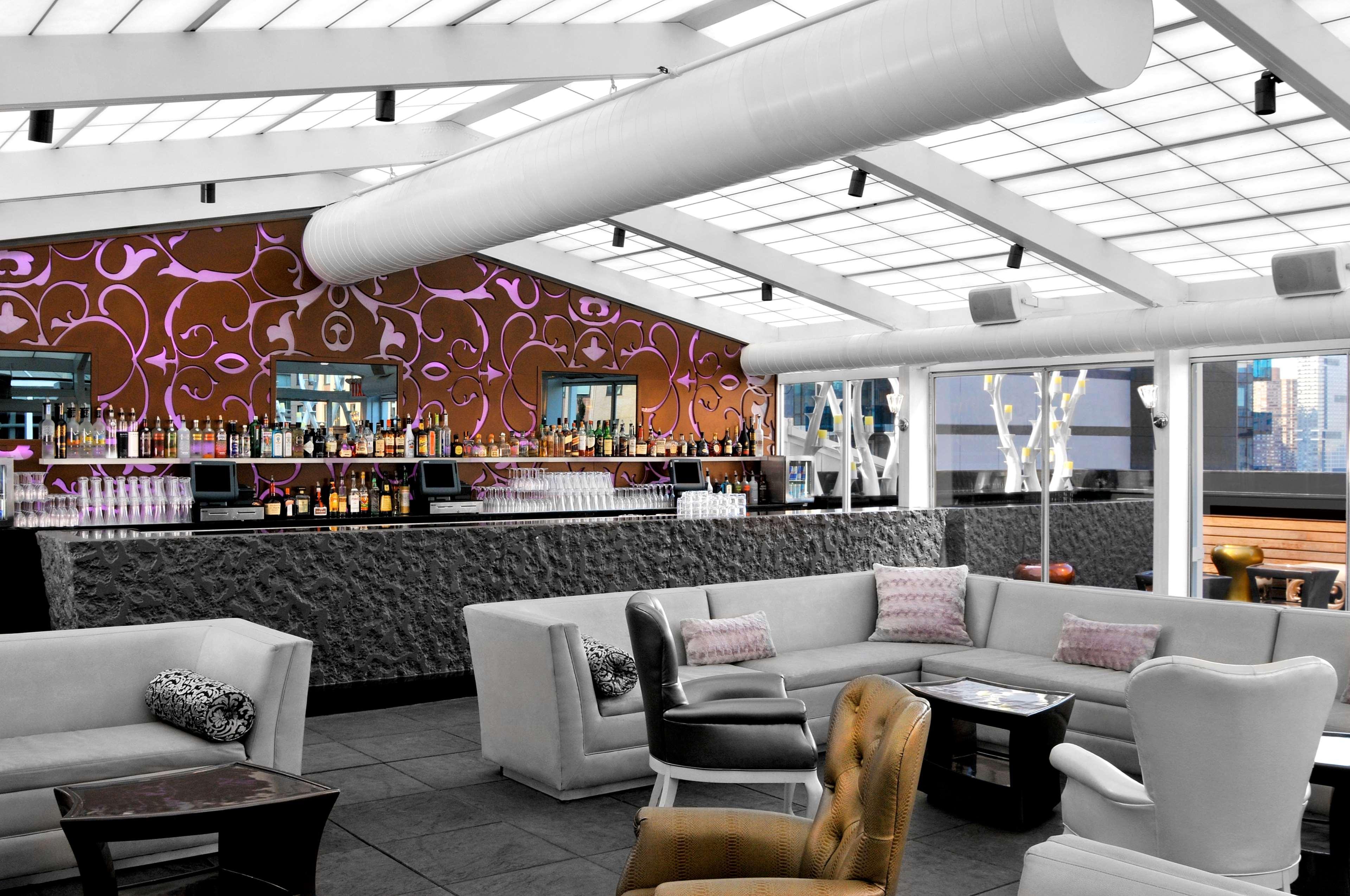 Hotel Kimpton Theta New York - Times Square By Ihg Exteriér fotografie The bar at the 101 bar