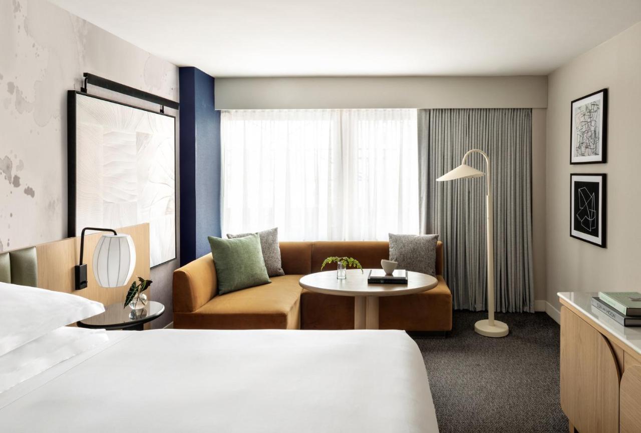 Hotel Kimpton Theta New York - Times Square By Ihg Exteriér fotografie A guest room at the West Hollywood hotel