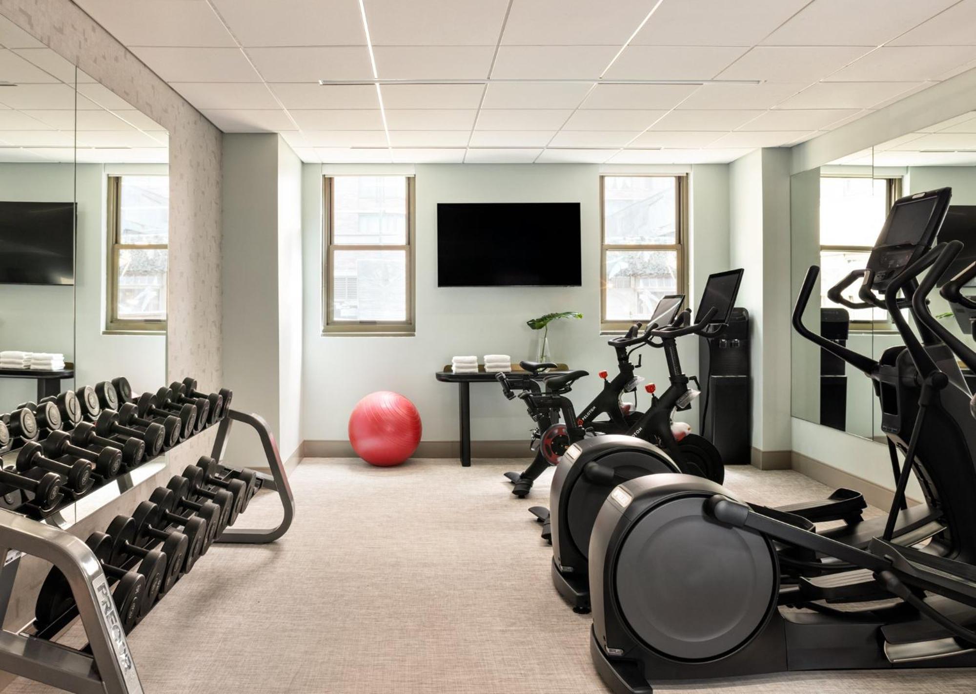 Hotel Kimpton Theta New York - Times Square By Ihg Exteriér fotografie The fitness center