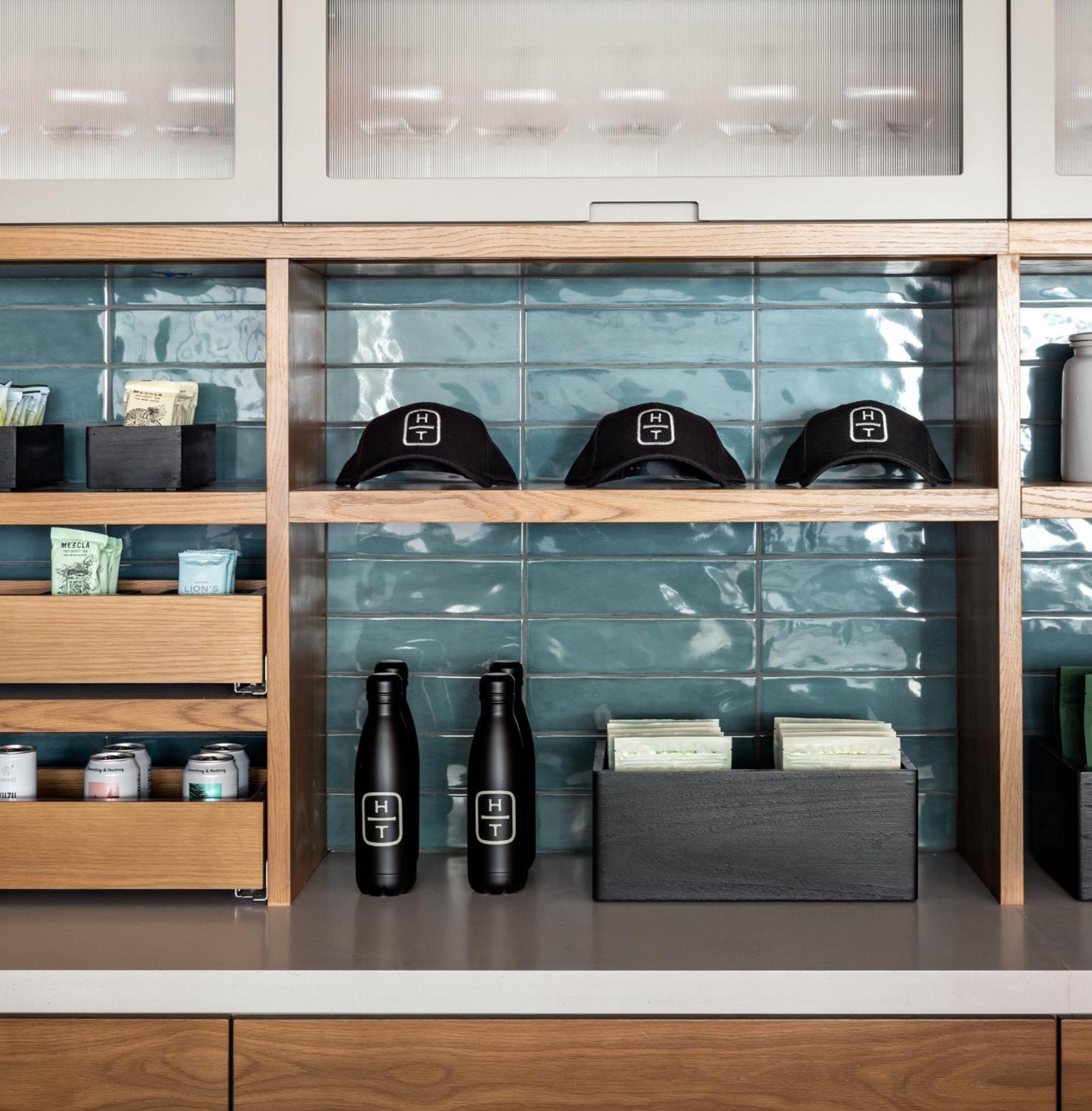 Hotel Kimpton Theta New York - Times Square By Ihg Exteriér fotografie A selection of the products offered by the hotel