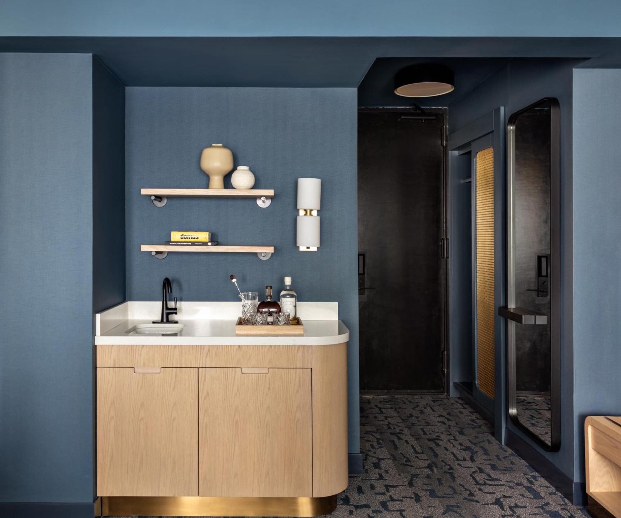 Hotel Kimpton Theta New York - Times Square By Ihg Exteriér fotografie A bathroom at the Standard East Village