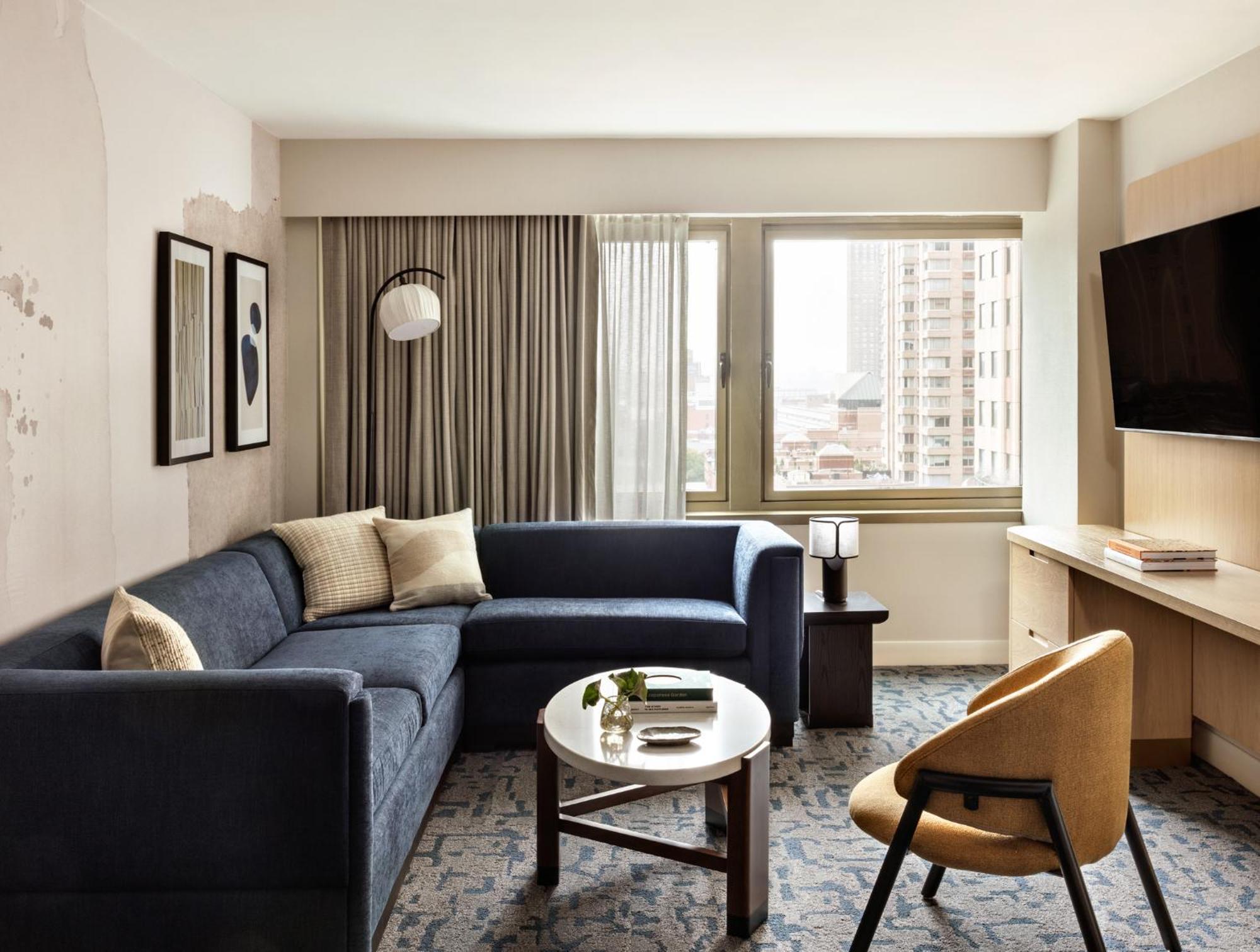 Hotel Kimpton Theta New York - Times Square By Ihg Exteriér fotografie A living room at the hotel