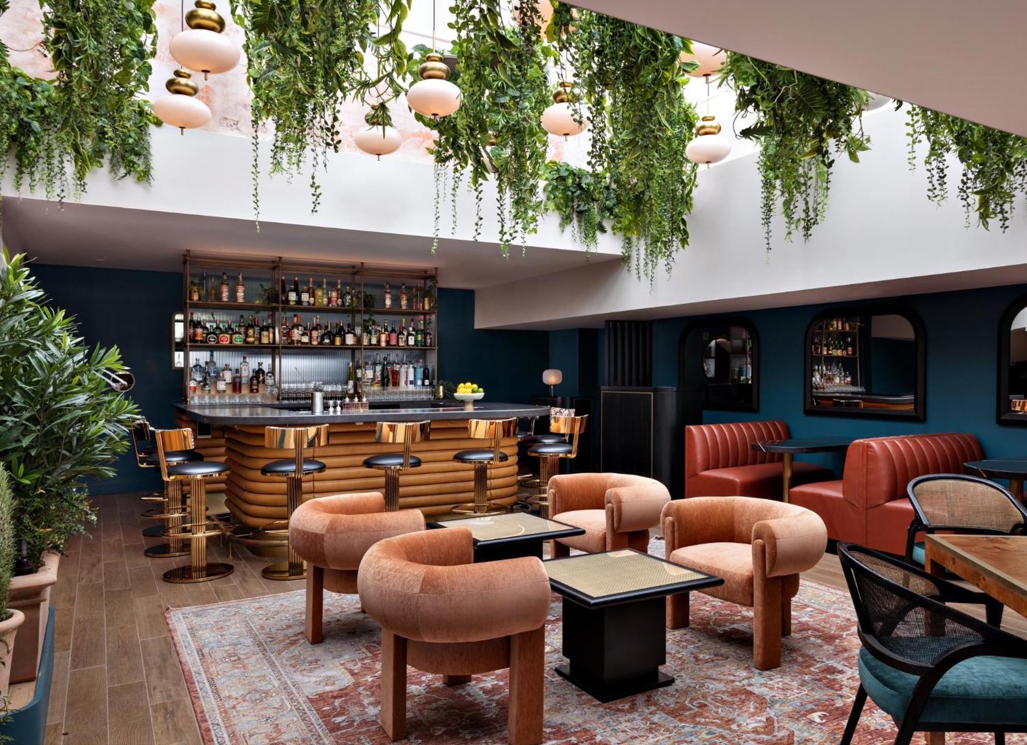 Hotel Kimpton Theta New York - Times Square By Ihg Exteriér fotografie The interior of the bar