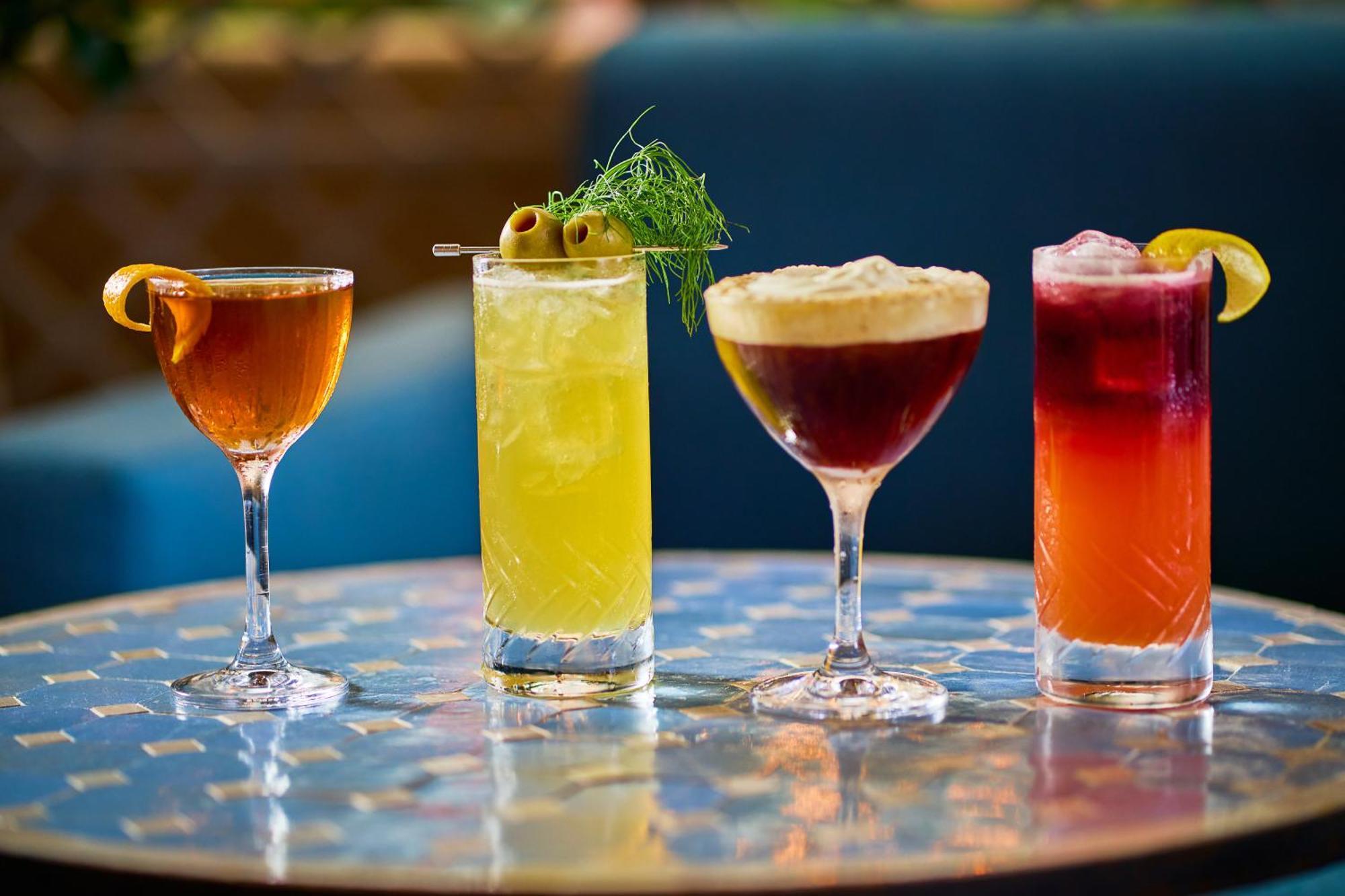 Hotel Kimpton Theta New York - Times Square By Ihg Exteriér fotografie Cocktails at the bar